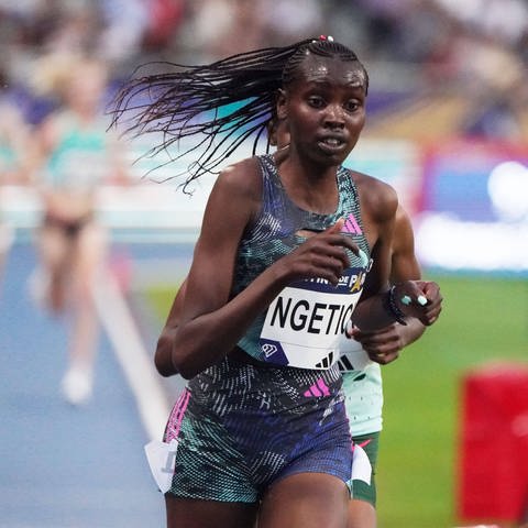 Die Kenianerin Agnes Ngetich hat bei einem Rennen in Valencia einen Weltrekord aufgestellt. Auf dem Bild läuft sie beim Wanda Diamond League Meeting in Paris.