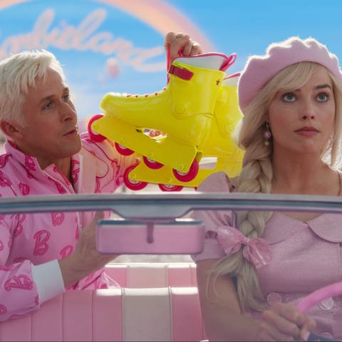 Ausschnitt aus "Barbie"-Film: Ryan Gosling als Ken und Margot Robbie als Barbie