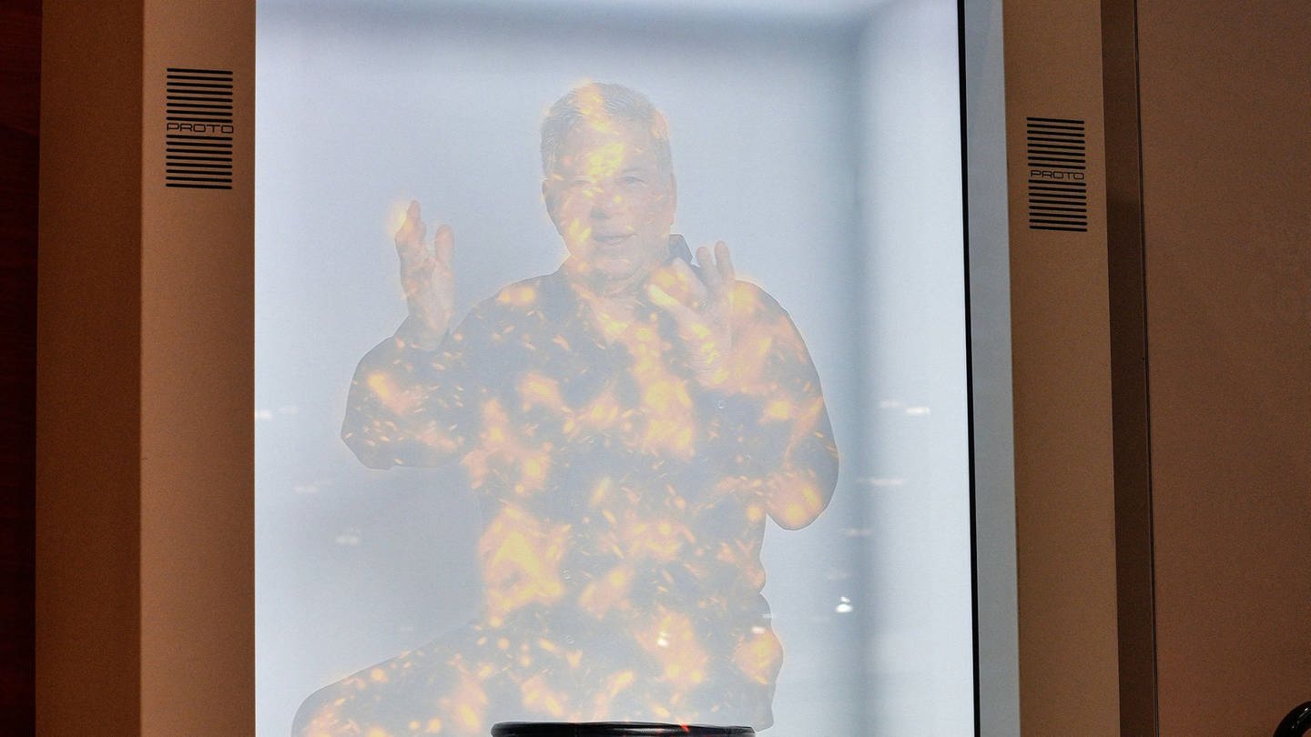 William Shatner erscheint als 3D-Hologramm in der Proto-Holobox (Foto: IMAGO, IMAGO / MediaPunch)