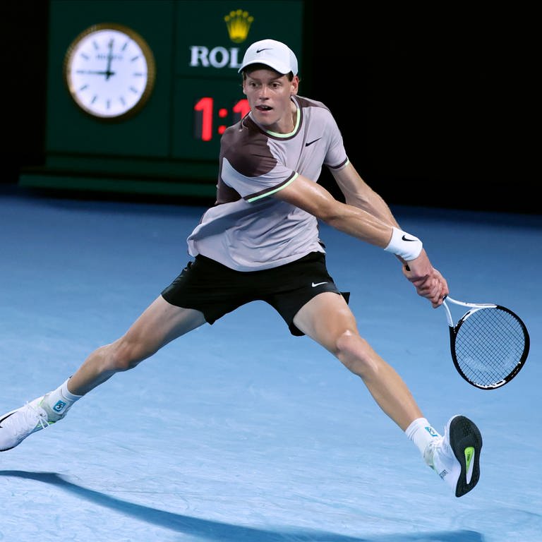 Tennis: Der 22-jährige Italiener Jannik Sinner gewinnt mit den Australien Open seinen ersten Grand-Slam-Titel.