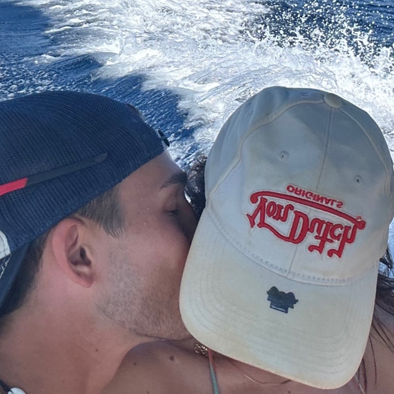 Julien Brown küsst Angelina Frerk. Sie sind offenbar wieder zusammen (Foto: TikTok @anxvids)