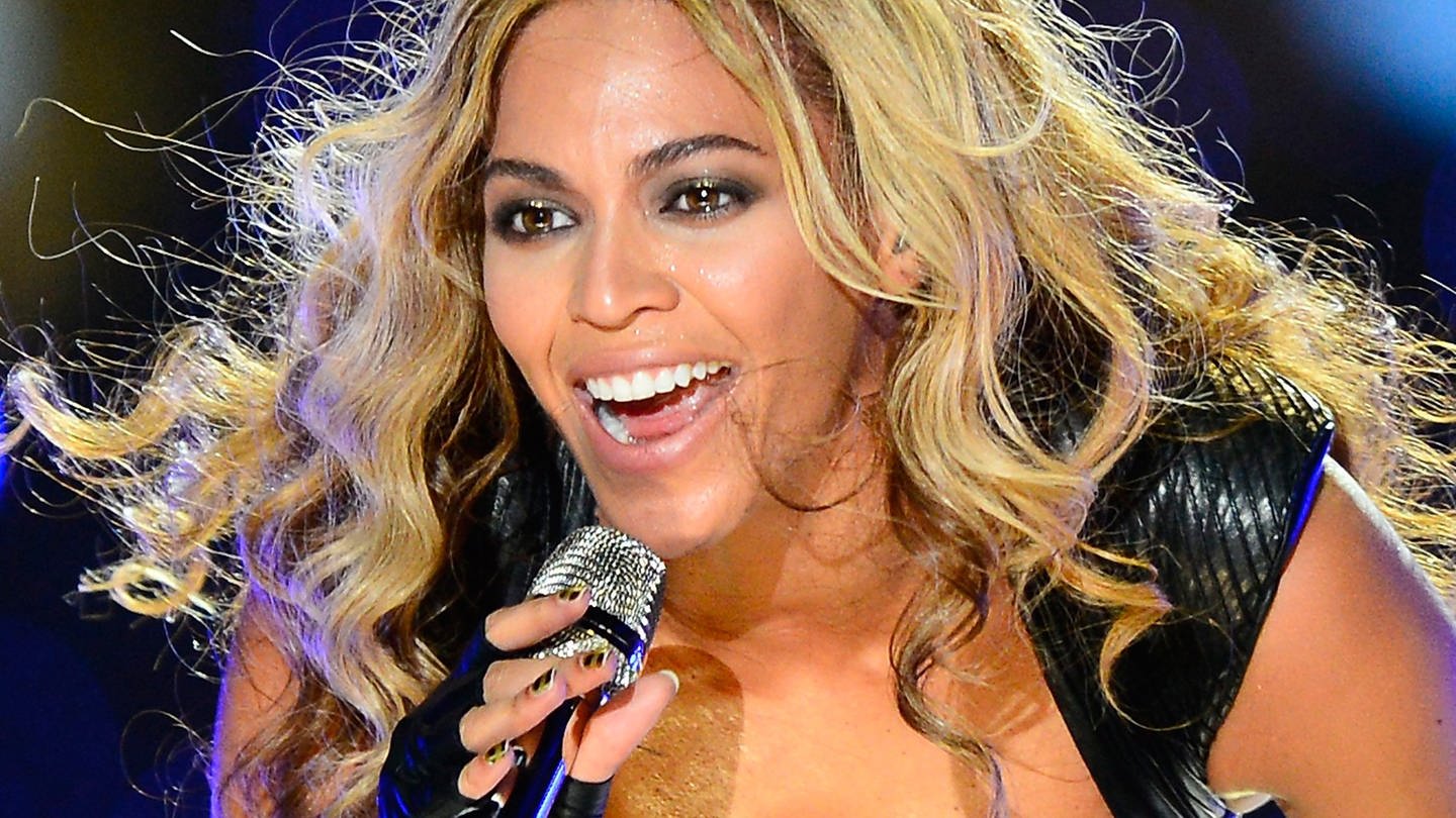 Beyonce beim Konzert (Foto: picture-alliance / Reportdienste, EPA | Larry W. Smith)