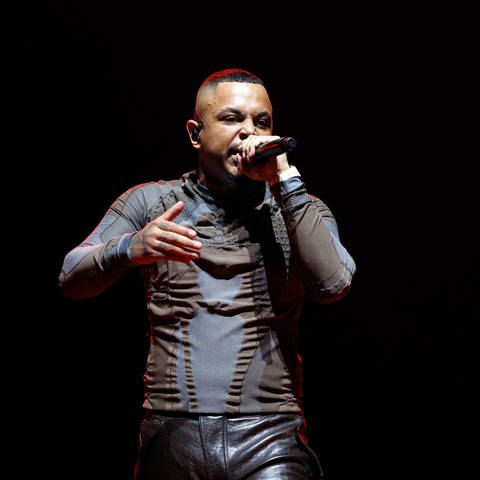Rapper Luciano bei seinem Auftritt in der Lanxess-Arena. Dabei holte er Stars wie Central Cee und Aitch auf die Bühne. (Foto: IMAGO, IMAGO / Panama Pictures)
