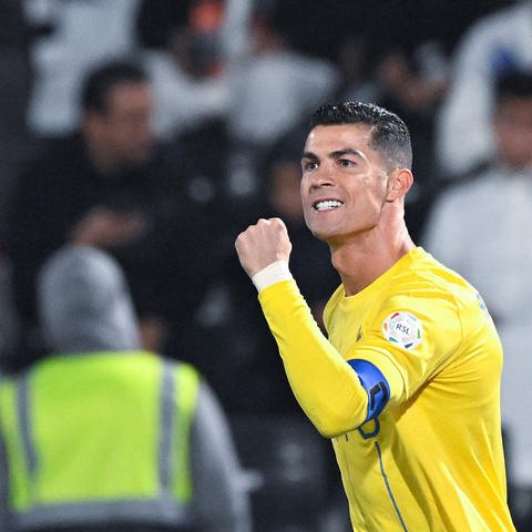 Cristiano Ronaldo - Er hat die saudischen Fans mit einer obszönen Geste gegen sich aufgebracht. (Foto: dpa Bildfunk, picture alliance/dpa/Saudi Press Agency | -)