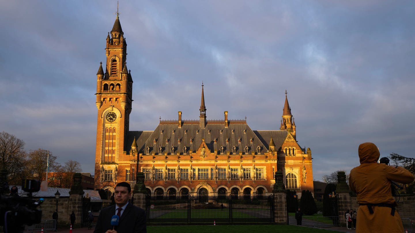 Der Friedenspalast in Den Haag, in dem das oberste Gericht der Vereinten Nationen - der Internationale Gerichtshof (IGH) - untergebracht ist. (Foto: dpa Bildfunk, picture alliance/dpa/AP | Peter Dejong)