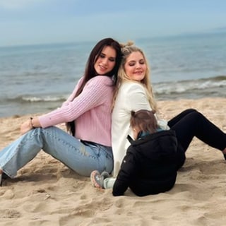 Ina und Vanessa von Coupleontour im Urlaub  (Foto: Instagram @coupleontour)