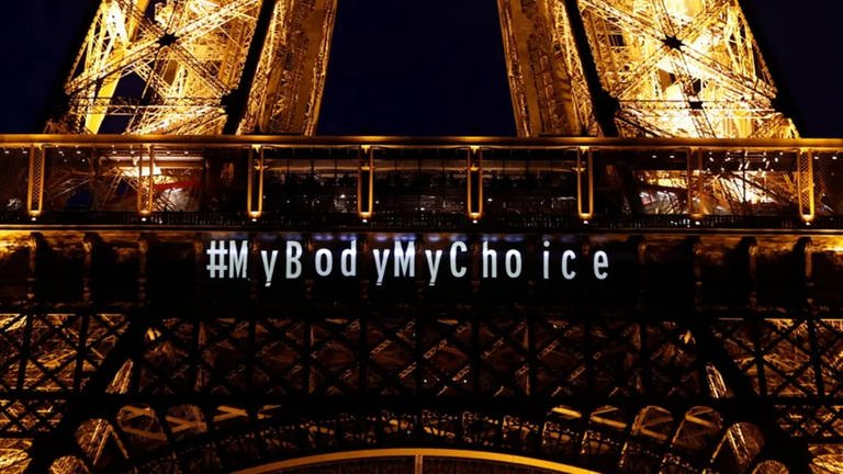 Eiffelturm in Paris zur Feier des Rechtes auf Abtreibung in der Verfassung (Foto: Reuters, REUTERS)