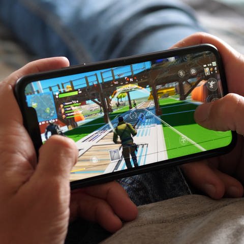 Kehrt Fortnite nun doch wieder auf das iPhone zurück? Apple hat den gesperrten Entwickleraccount von Epic Games wieder freigegeben. (Foto: IMAGO, IMAGO / Pond5 Images)