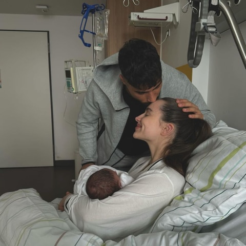 Nader, Louisa und Nidal Jindaoui im Krankenhaus  (Foto: Instagram @naderjindaoui)