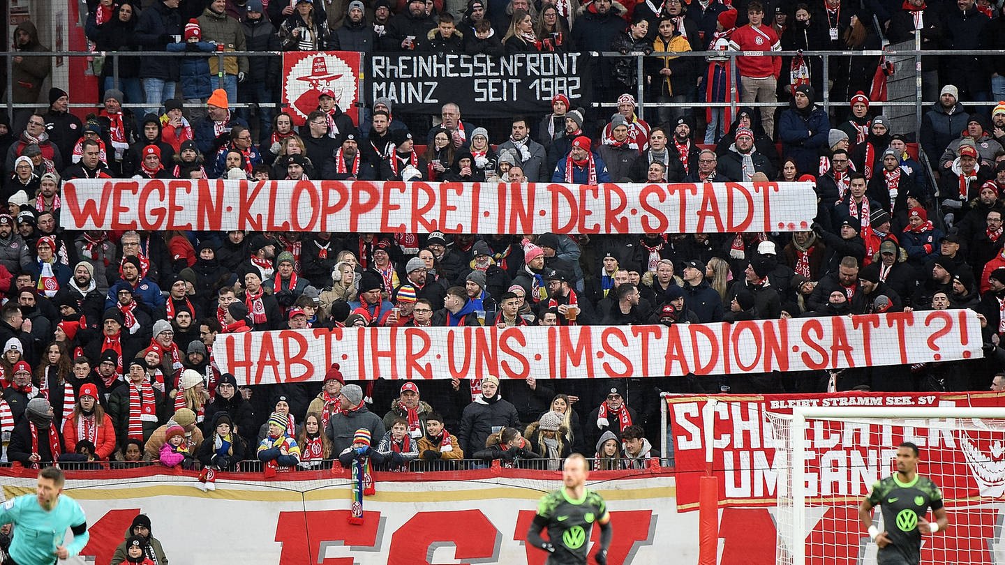 Fans von Mainz: Wohnungen von Hooligans durchsucht (Foto: IMAGO, IMAGO / Jan Huebner)