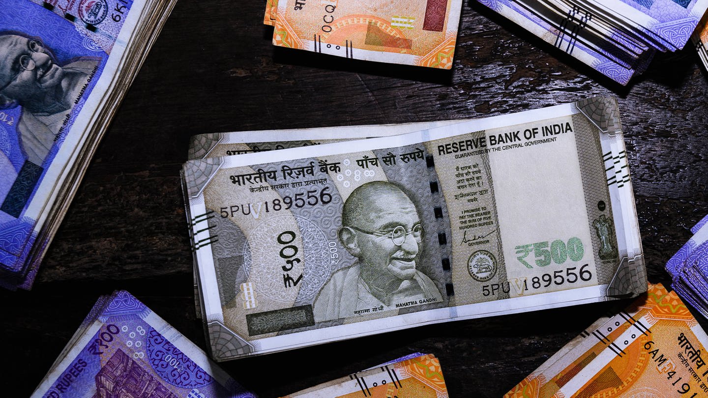 Die Regierung in Indien schafft den Mindestlohn ab! Sie will stattdessen auf einen 