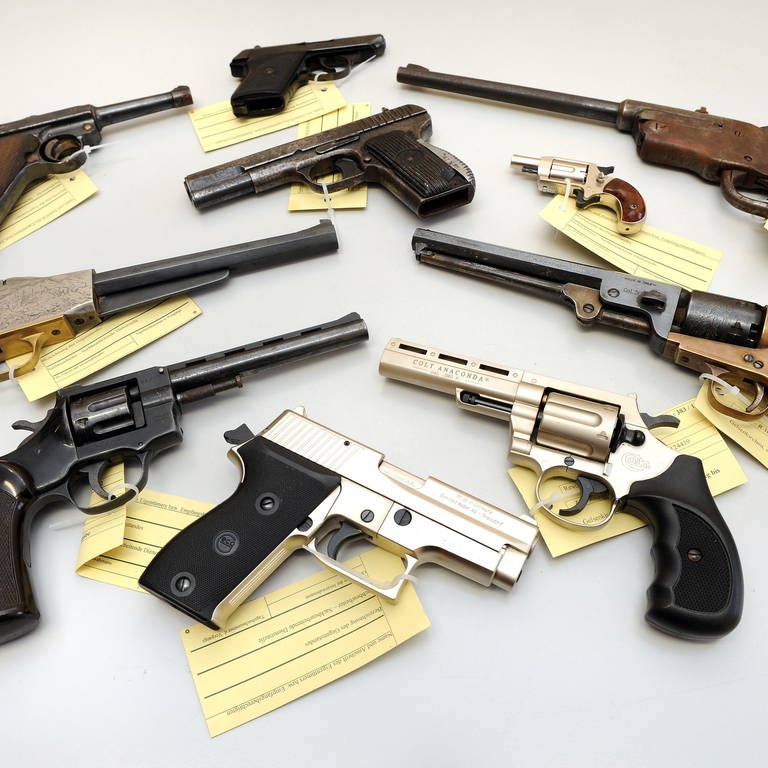 In Rheinland-Pfalz und Baden-Württemberg sind Hunderttausende Waffen im Privatbesitz. (Foto: IMAGO, IMAGO / Funke Foto Services)
