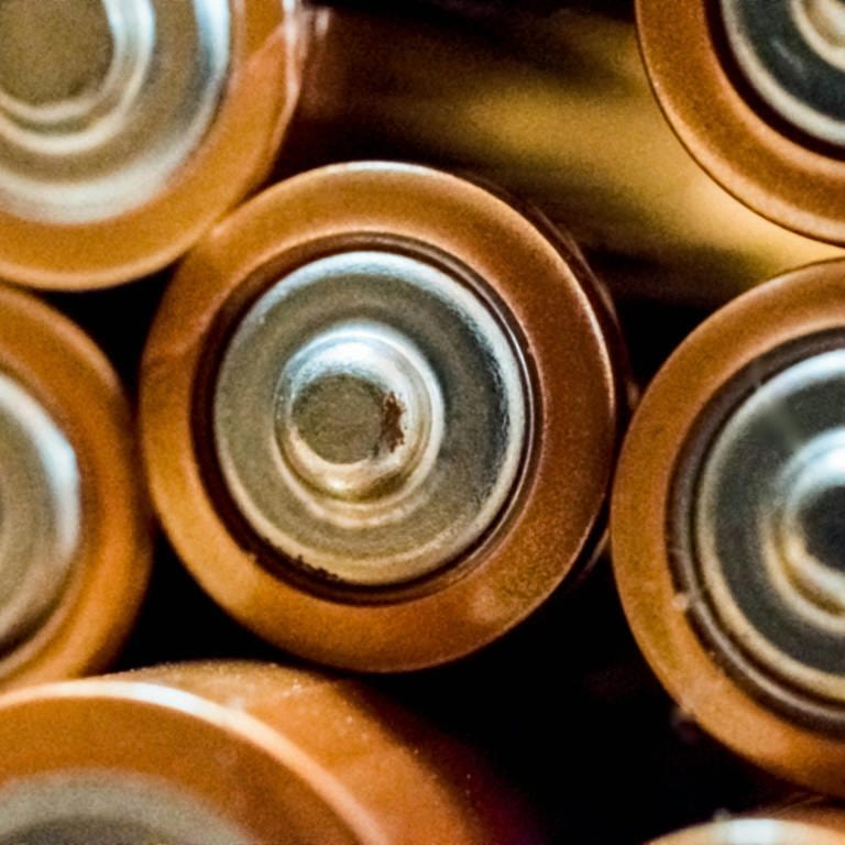 Forscher haben eine Batterie entwickelt, die sich im Körper automatisch auflädt. Das Ganze funktioniert durch den Sauerstoff, den man im Körper hat.  (Foto: Pexels / Hilary Halliwell)