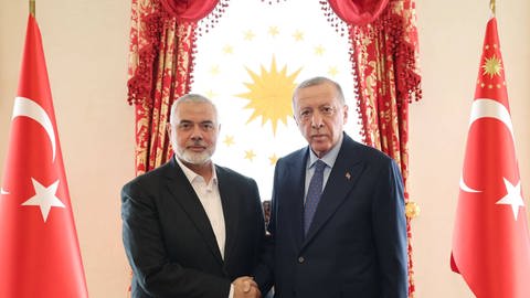 Türkei-Präsident Recep Tayyio Erdogan trifft Hamas-Vertreter Ismail Hanija in Istanbul (Foto: IMAGO, IMAGO / APAimages)