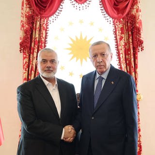 Türkei-Präsident Recep Tayyio Erdogan trifft Hamas-Vertreter Ismail Hanija in Istanbul (Foto: IMAGO, IMAGO / APAimages)