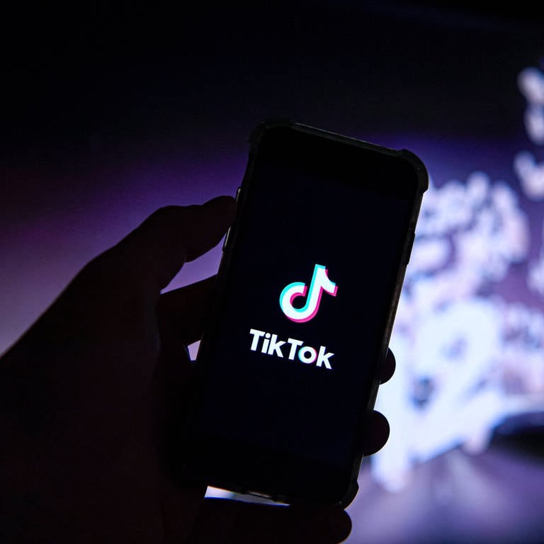 Das US-Repräsentantenhaus hat erneut beschlossen: Entweder wird TikTok verkauft - oder die App fliegt aus den Stores. Wie wahrscheinlich ist das? (Foto: IMAGO, IMAGO / ABACAPRESS)