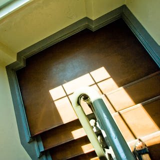 SYMBOLBILD: Ein Treppenhaus. (Foto: IMAGO, IMAGO / Zoonar)