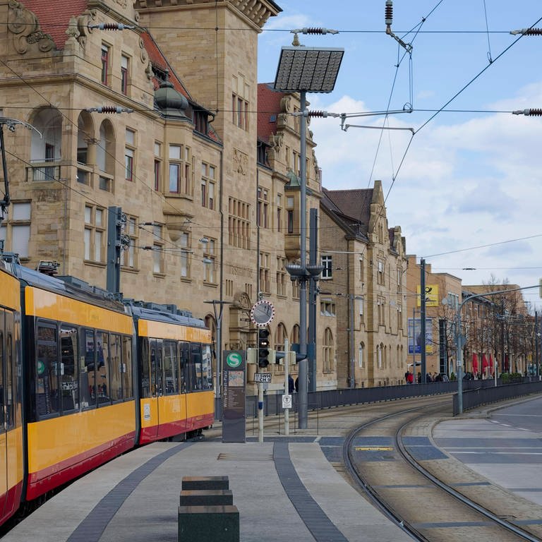 Nachdem die Kriminalität im Heilbronn zuletzt stark zugenommen hat, wird es ab Juni am Hauptbahnhof ein Waffenverbot geben.