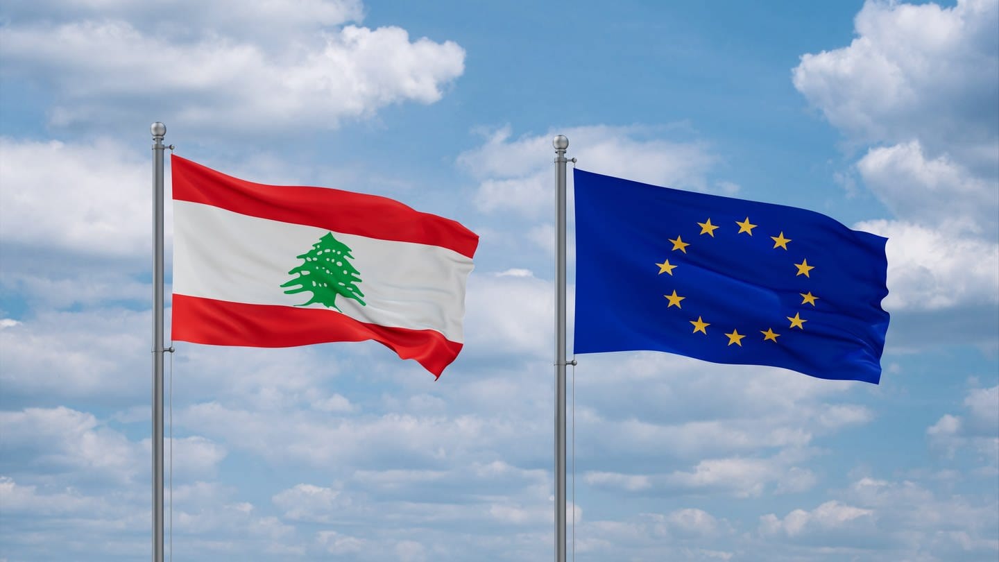 Die Flaggen der EU und Libanon. (Foto: IMAGO, IMAGO / Pond5 Images)