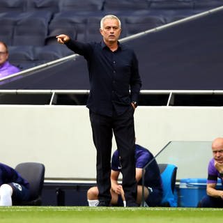 Trainer Jose Mourinho bei einem Spiel zwischem dem FC Arsenal und Tottenham Hotspur 