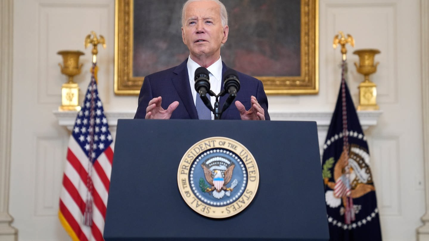 Joe Biden, Präsident der USA, spricht im State Dining Room. (Foto: dpa Bildfunk, picture alliance/dpa/AP | Evan Vucci)