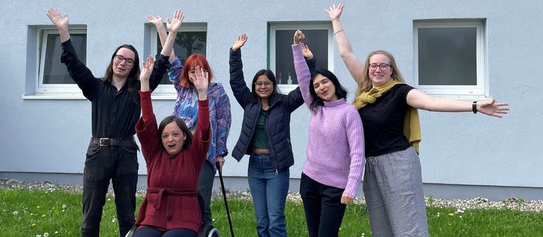 Die Bewohner des Germerheimer Studentenwohnheims freuen sich über ihren Sieg der Energiespar-Challenge. (Foto: SWR DASDING)