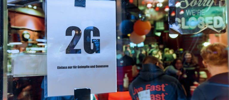 Einige Karlsruher Veranstalter führen ab November die 2G-Regel ein. (Foto: dpa Bildfunk, picture alliance/dpa | Markus Scholz)