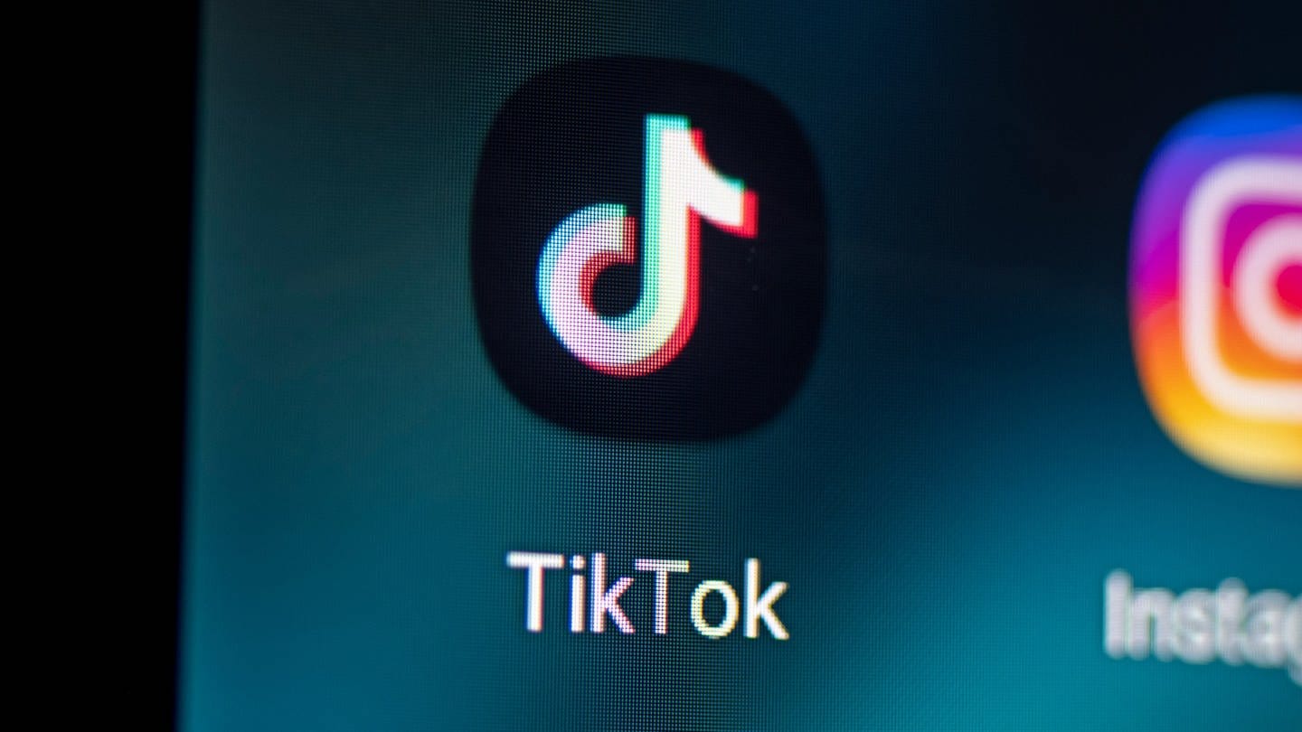 TikTok-App auf einem Screen (Foto: DASDING, dpa Bildfunk, picture alliance/dpa | Fabian Sommer)