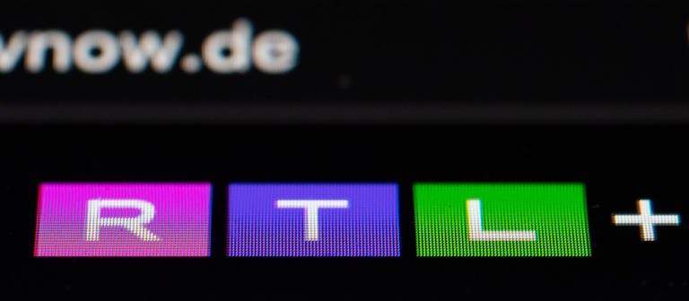 Das Logo der Streamingplattform RTL+ ist unter der Web-Adresse «tvnow.de» zu sehen.  (Foto: dpa Bildfunk, picture alliance/dpa | Marijan Murat)