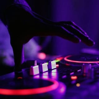 Partybash (Foto: Unsplash, Marcela Laskoski) Partybash