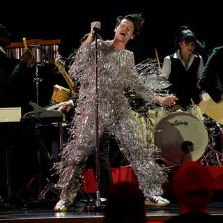 Harry Styles performt «As It Was» bei der Verleihung der 65. Grammy Awards. (Foto: dpa Bildfunk, picture alliance/dpa/Invision/AP | Chris Pizzello)