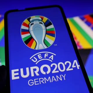 Tickets für die EURO 2024 in Deutschland gibt es nur aufs Handy (Foto: dpa Bildfunk, picture alliance/dpa/SOPA Images via ZUMA Press Wire | Aleksandr Gusev)