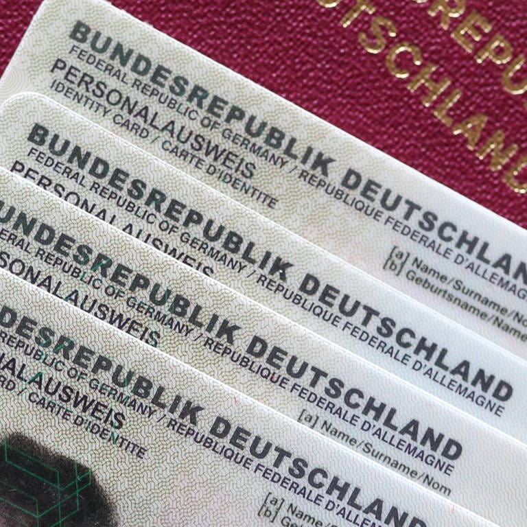 Ausweis, Passwesen, Pass, Reisepass, Personalausweis der Bundesrepublik Deutschland Themenbild