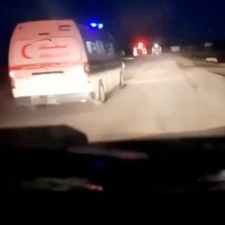 Ein Video-Standbild zeigt einen Rettungswagen des Roten Halbmonds im Gazastreifen kurz vor einem israelischen Angriff